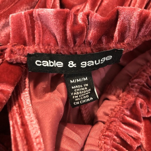 CABLE & GAUGE Sie Medium Ribbed Velvet Smocked Cuff Long Sleeve Keyhole Blouse - Picture 9 of 10